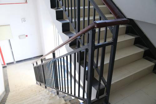 大连锌钢楼梯扶手的选择要点介绍